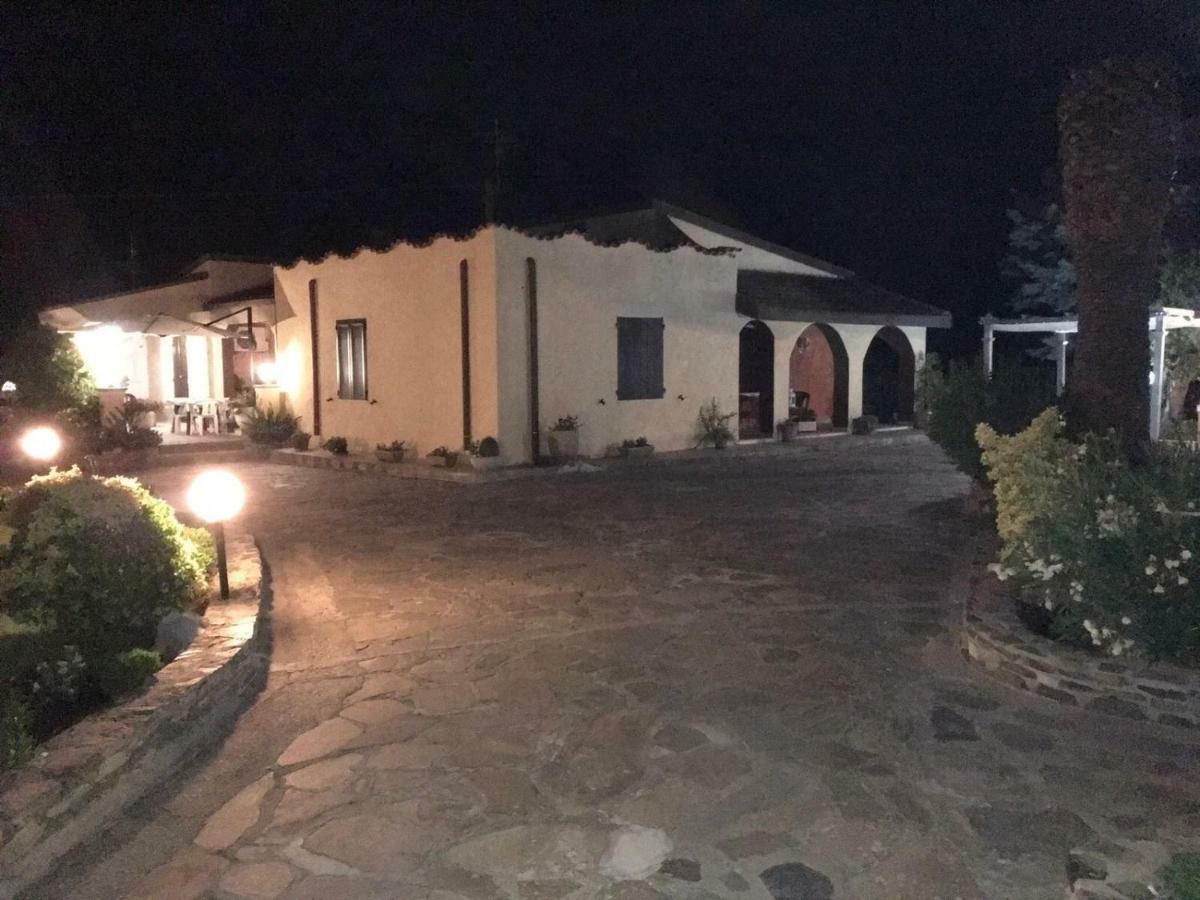 Casa Vacanze La Guzzetta Ranch Canaglia Exterior foto